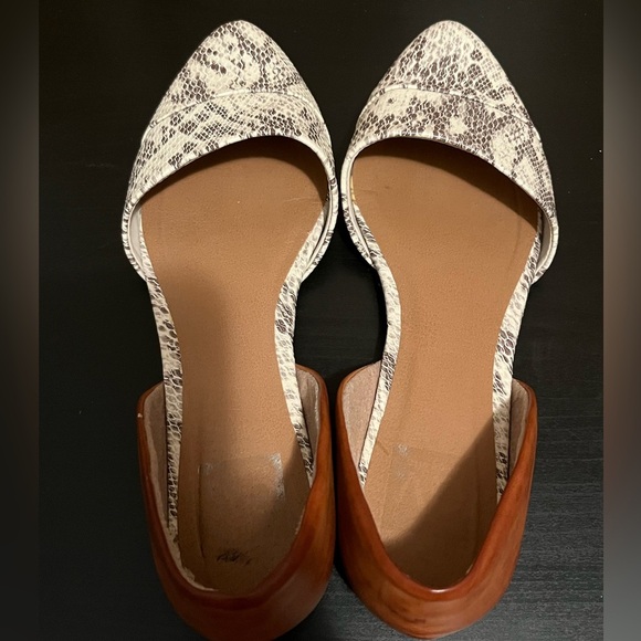 DV by Dolce Vita Snakeskin Flats - Picture 6 of 10
